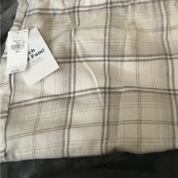 🆕🆕🆕➡️🖤🤍🖤WOMENS NWT GRAY /  WHITE PLAID PAJAMA SHORTS / NEW WITH TAGS - Picture 4 of 6